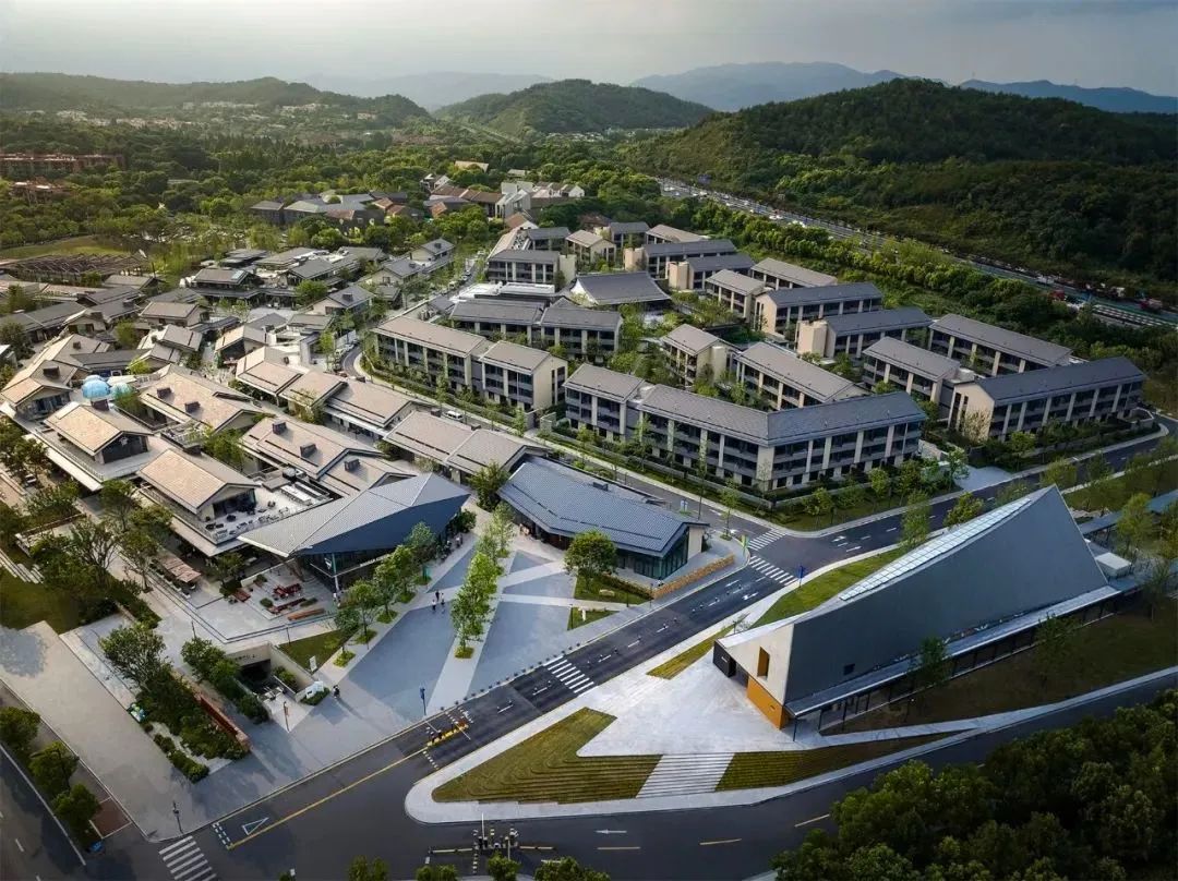 17002127344738940fG4.jpg 從玉鳥集到太古里、寬窄巷子,一個(gè)成功的商業(yè)街區(qū)有什么秘籍?.jpg
