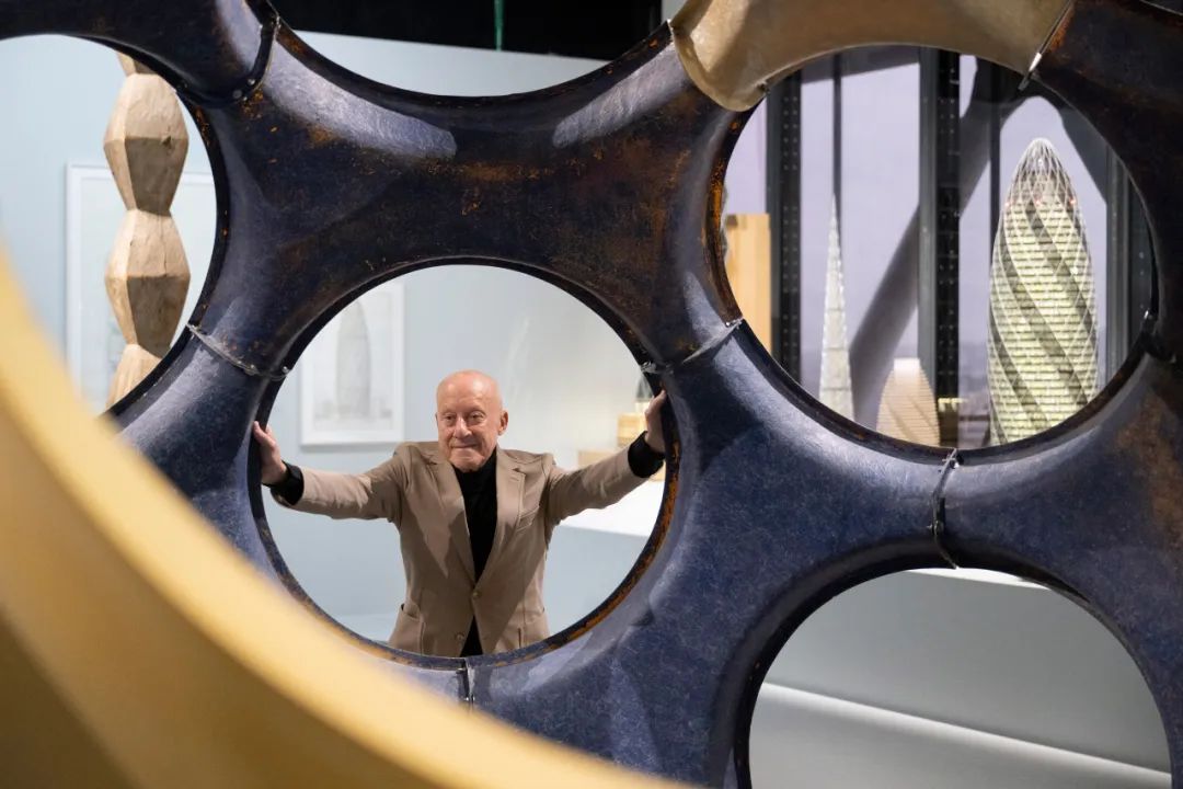 諾曼·福斯特最大規(guī)模作品回顧展：我更喜歡另辟蹊徑！ (2).jpg