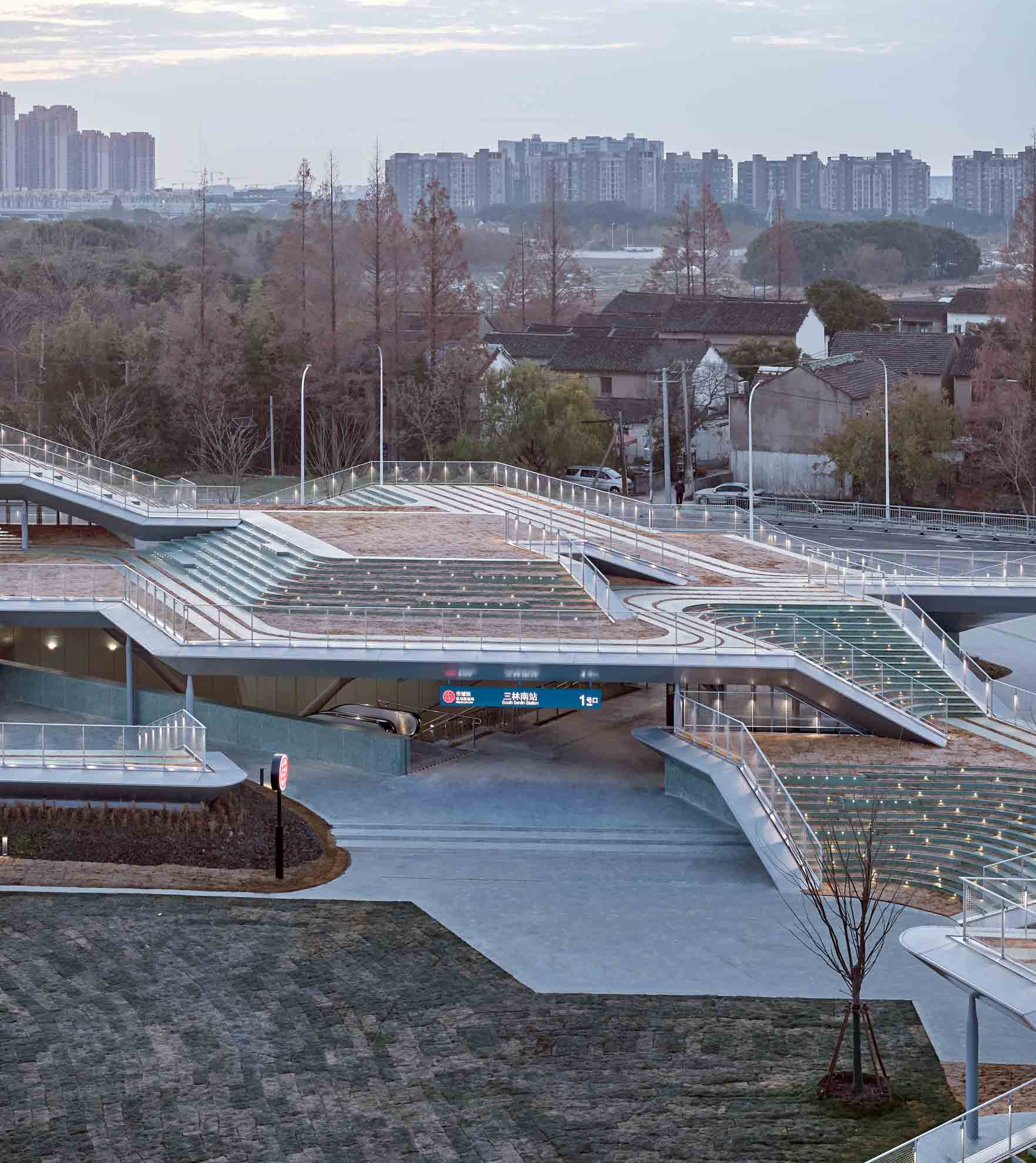 05_村落與人工之林，Villages and artificial forests. &nbsp;?章魚見(jiàn)筑.jpg
