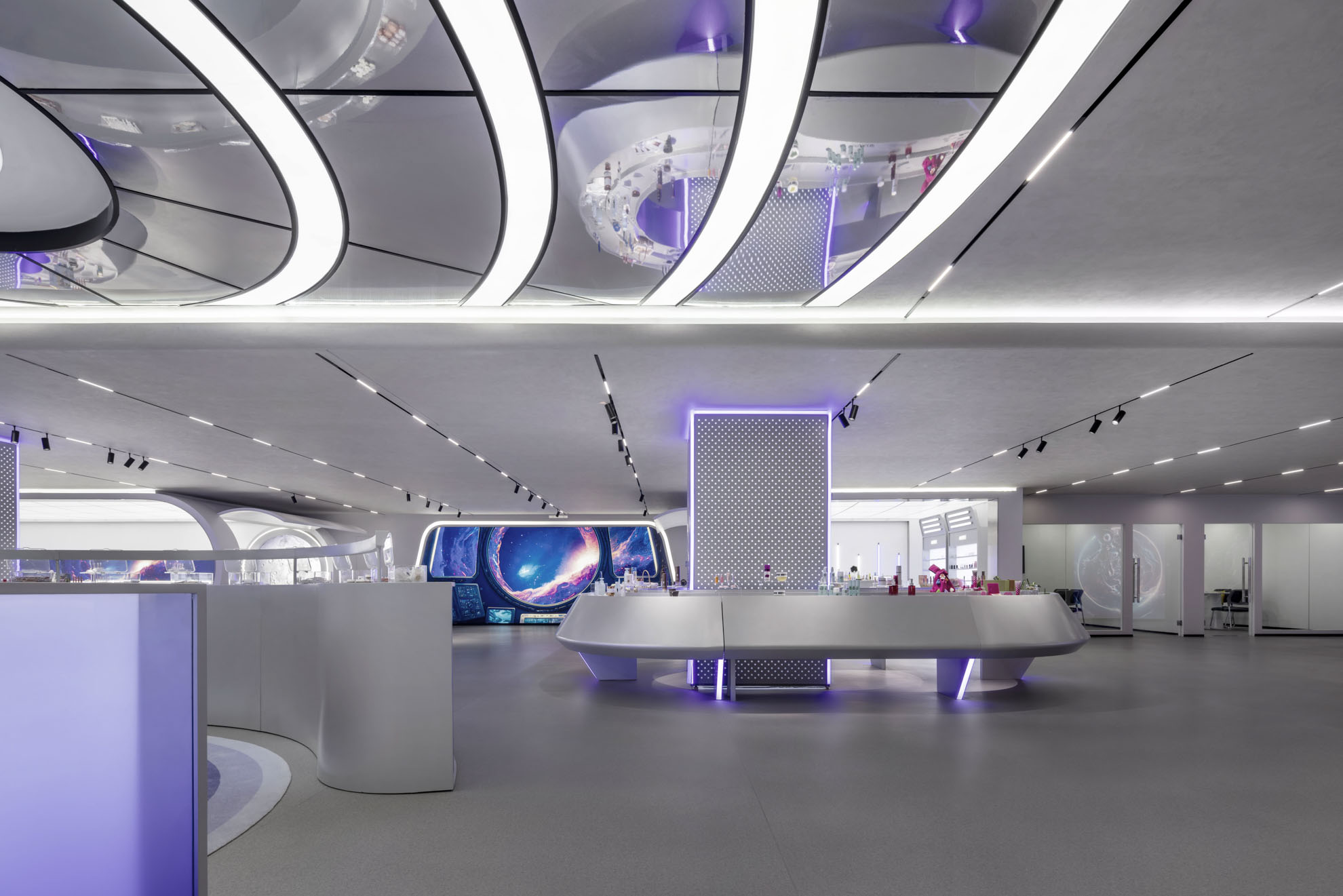 化妝品展示區(qū)域及超時(shí)空傳送帶，The display area and the hyperspace conveyor belt ? 王尚.jpg