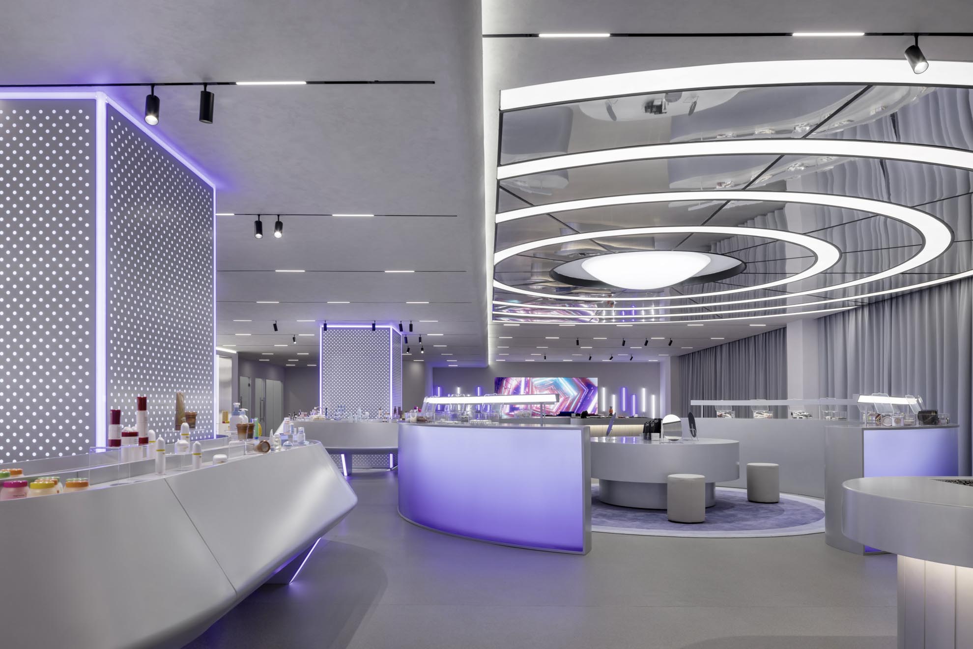 以往商品展示區(qū)域及超時(shí)空傳送帶，The display area and the hyperspace conveyor belt ? 王尚 (3).jpg