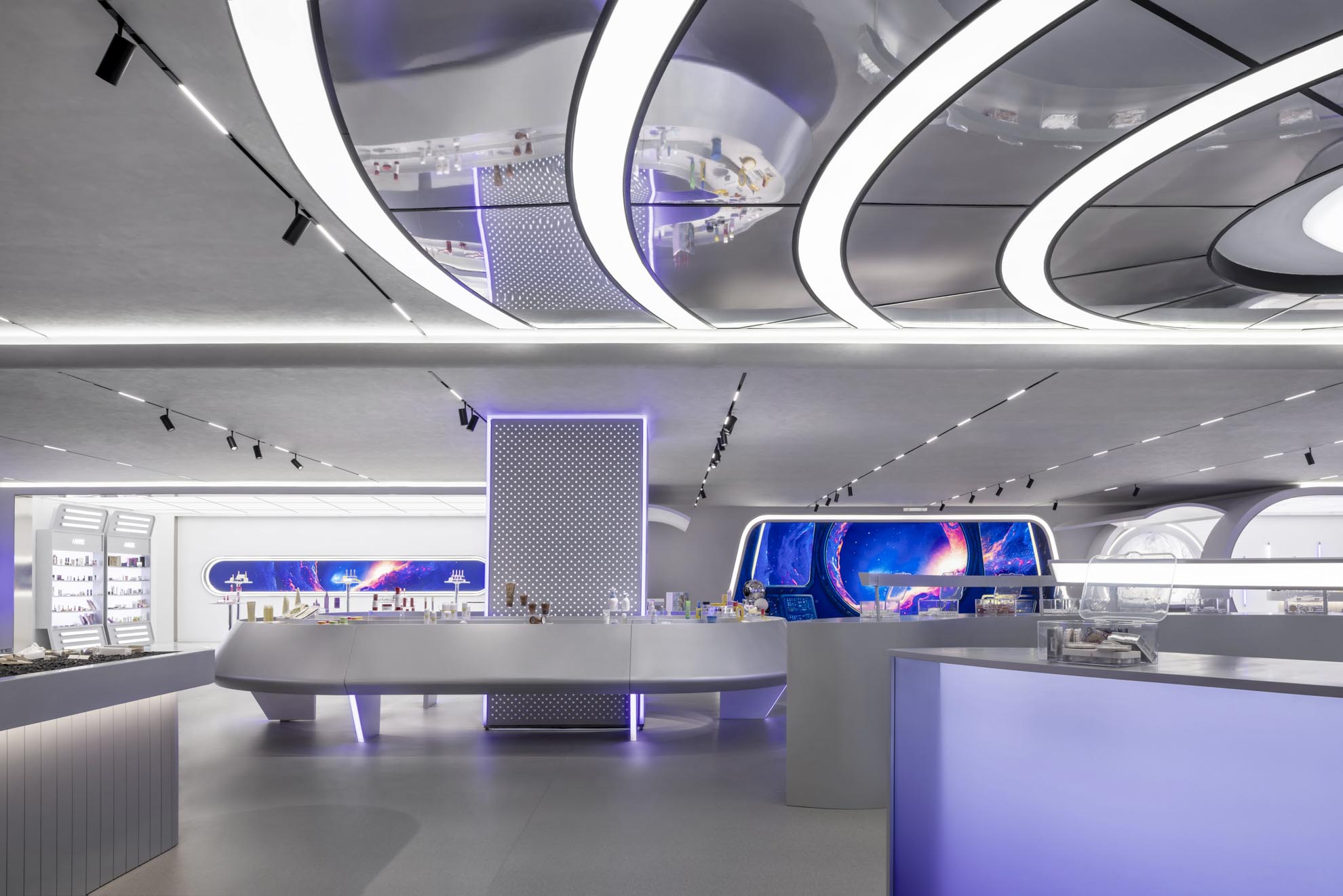 以往商品展示區(qū)域及超時(shí)空傳送帶，The display area and the hyperspace conveyor belt ? 王尚 (2).jpg