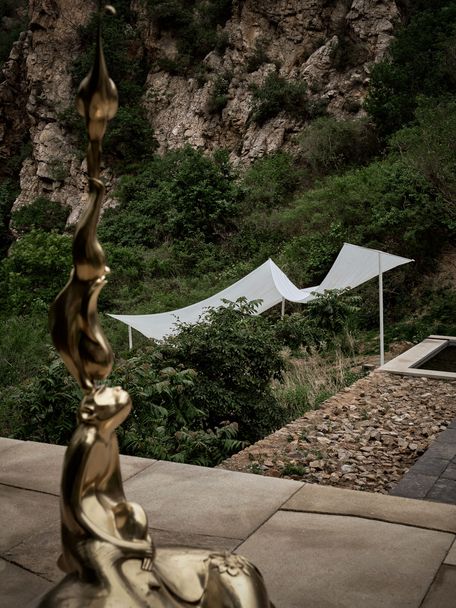 13_裝置引導(dǎo)戶(hù)外觀展動(dòng)線 Installation guides the outdoor viewing line?雷壇壇Jonathan Leijonhufvud.jpg