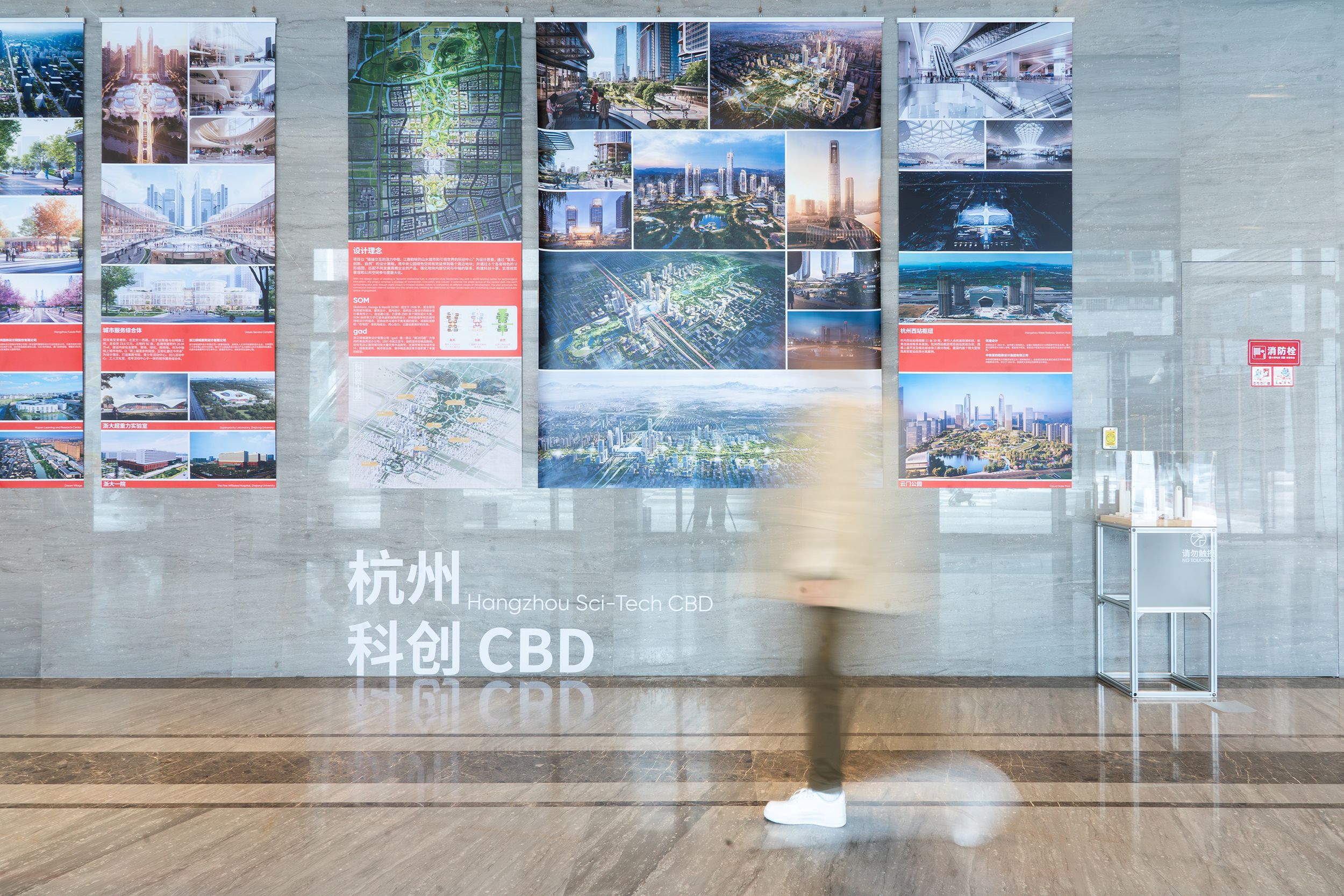 圖23 觀展者依次游覽，visitors follow the designated flow ?王一博.jpg