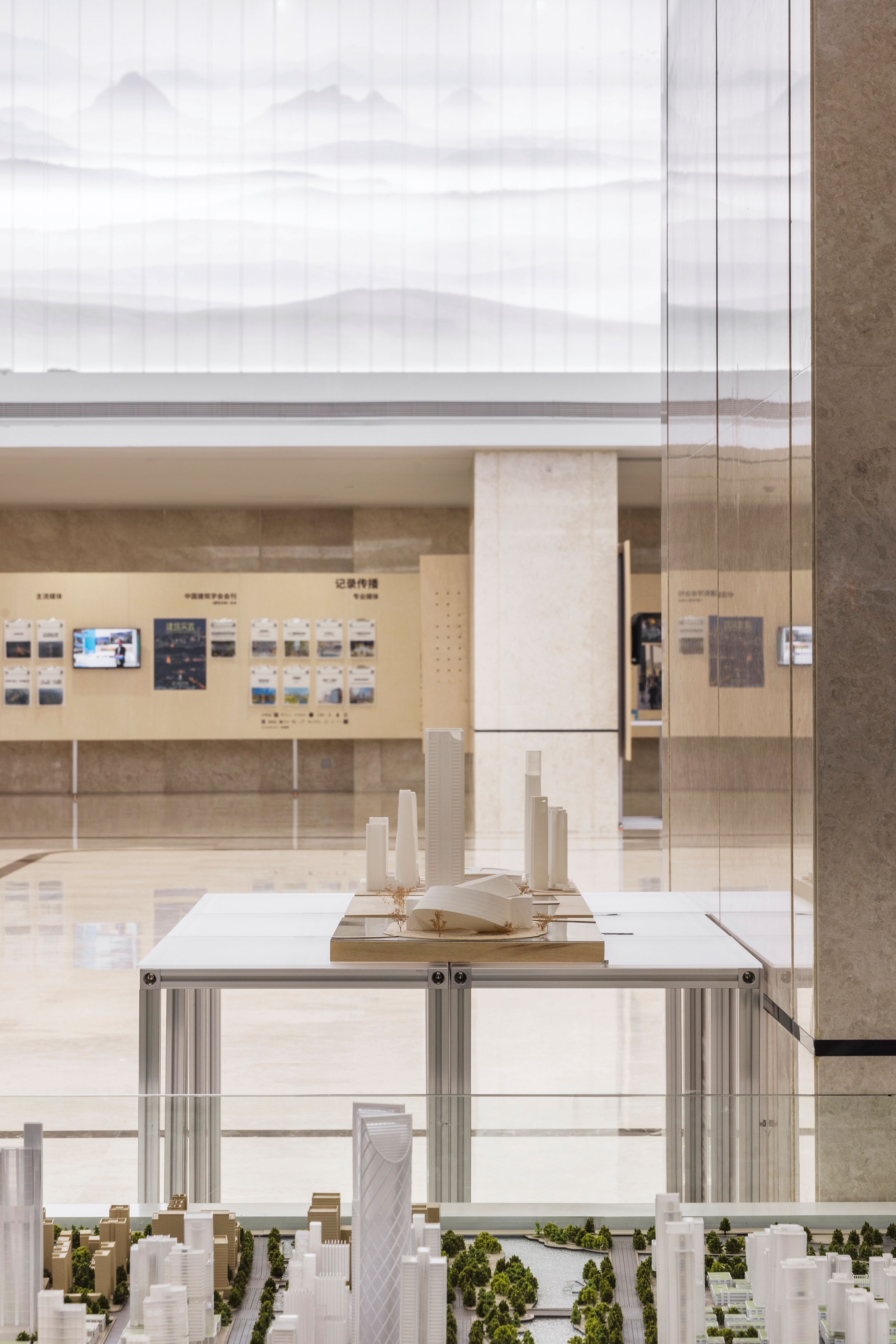 圖40 延續(xù)海洋板與鋁型材的展陳設(shè)計(jì)語言，continuing the exhibition design language of plywood panels and aluminum profiles ? Daily建筑攝影.jpg