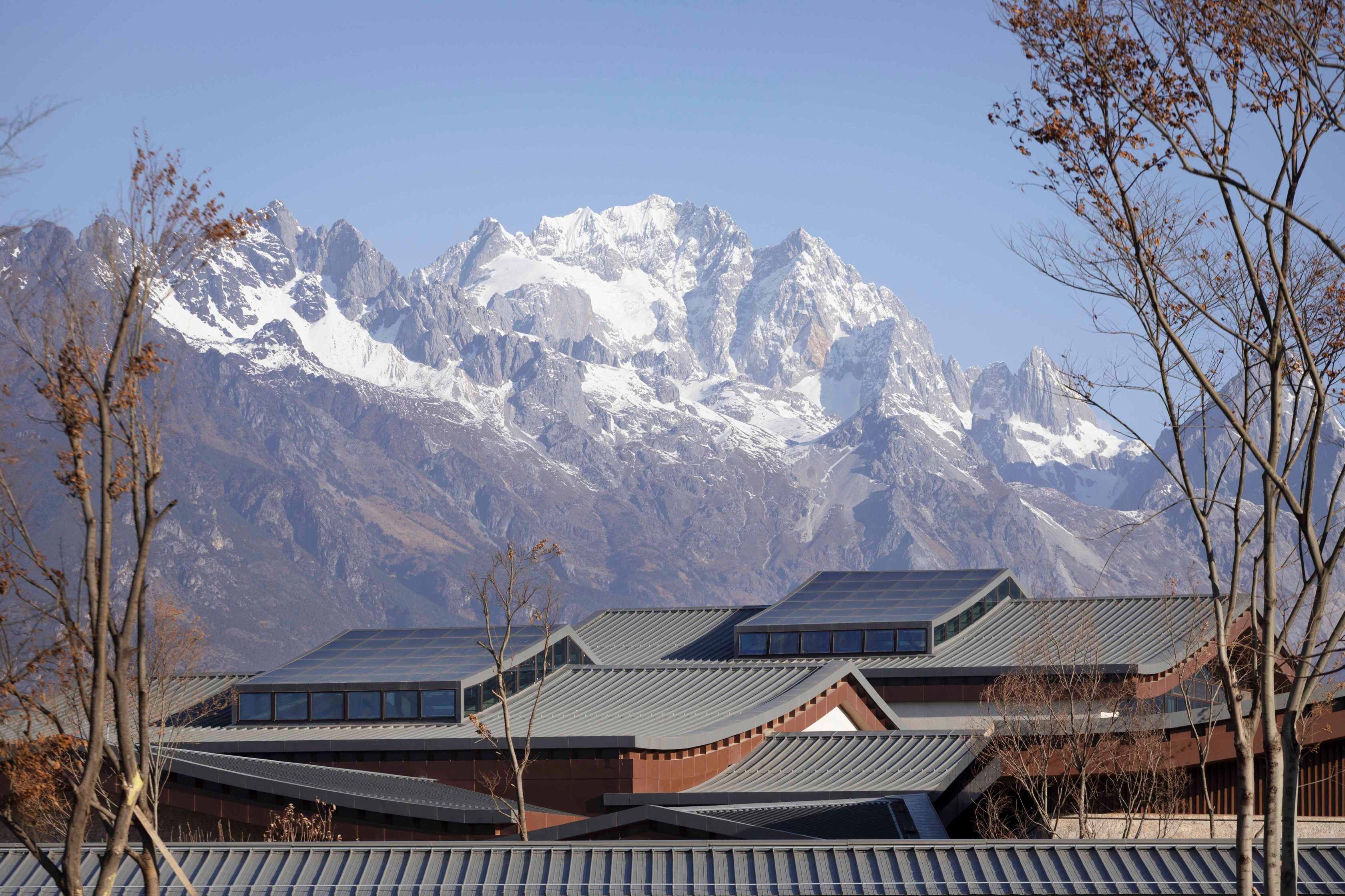 1764923618695118oOLv.jpg 03 屋頂與雪山呼應(yīng)?THAD.jpg