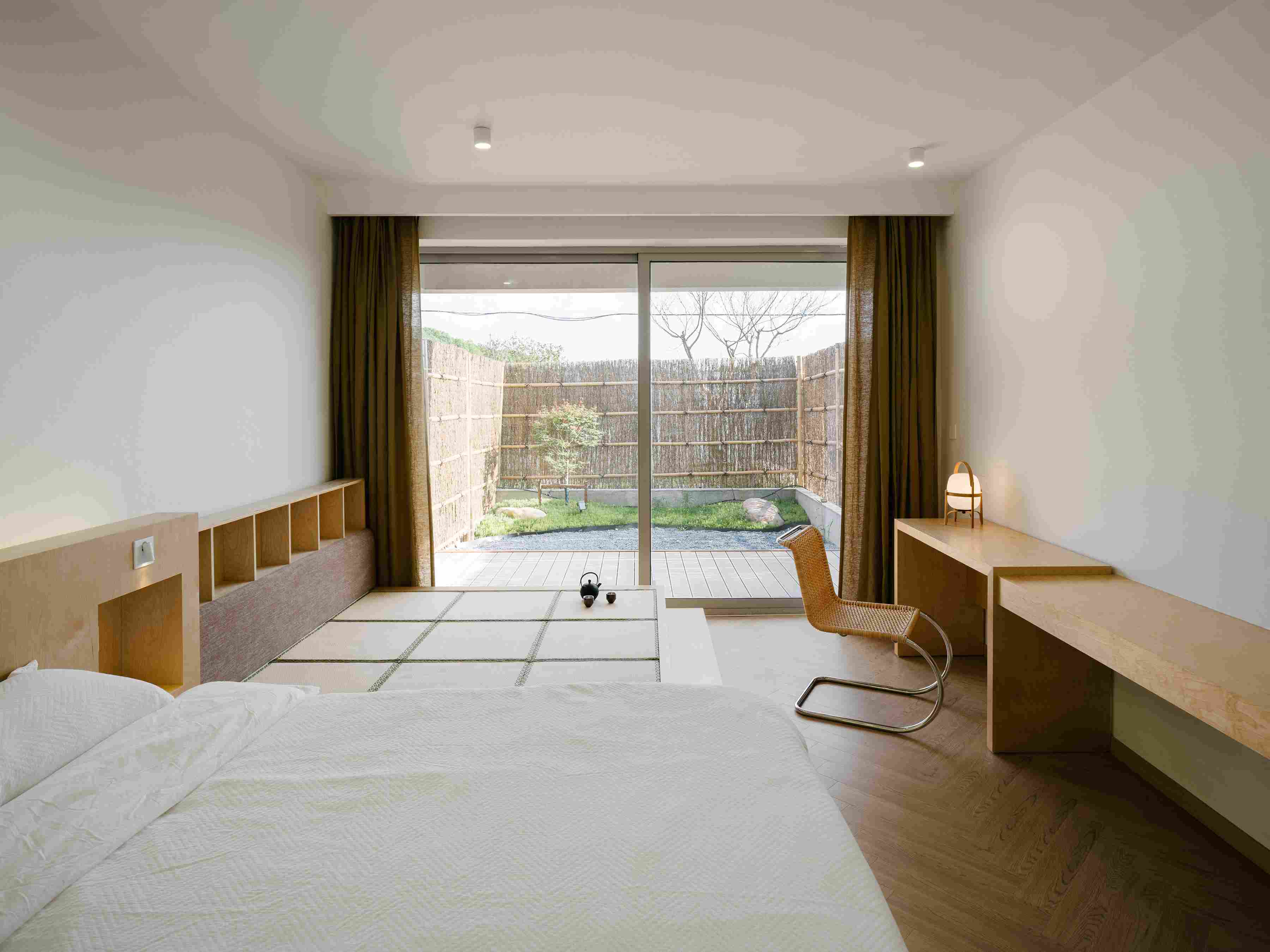 17700151049429429wHY.jpg 23_Private Courtyards (Ground-Floor Rooms) 一層客房均設(shè)置了獨立院落_8.jpg