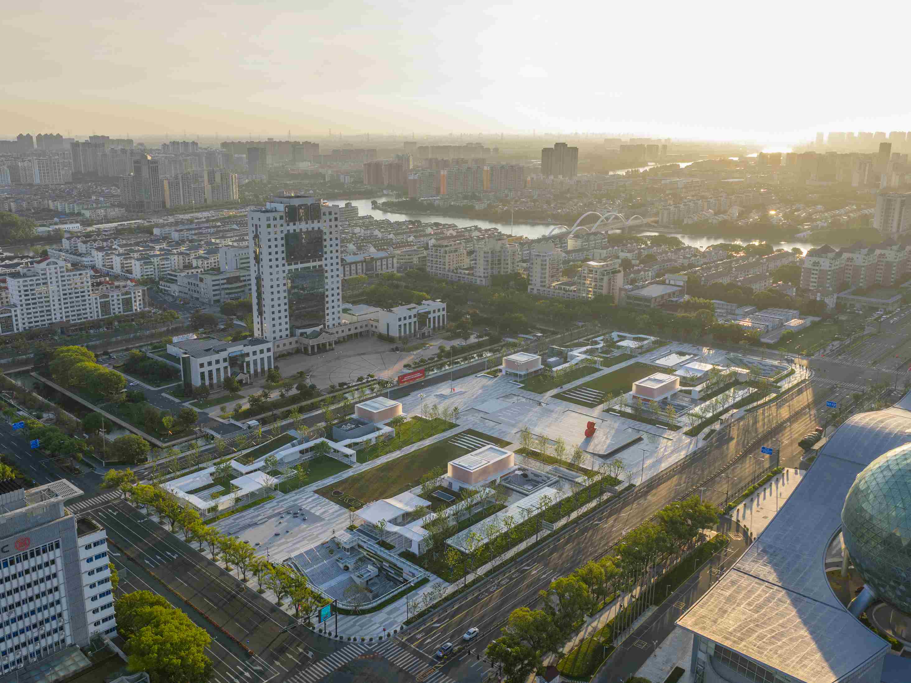 17701916738227665txD.jpg 02 場地鳥瞰(更新后)Aerial view of the renovated plaza ?田方方 Fangfang Tian_2.jpg