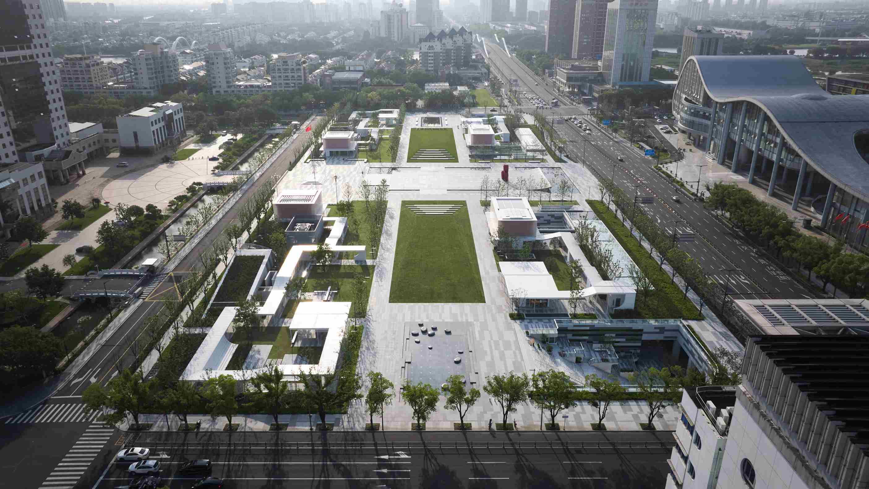 1770191695406567AF5B.jpg 03 場地鳥瞰(更新后)Aerial view of the renovated plaza ?劉章悅 Zhangyue Liu_3.jpg