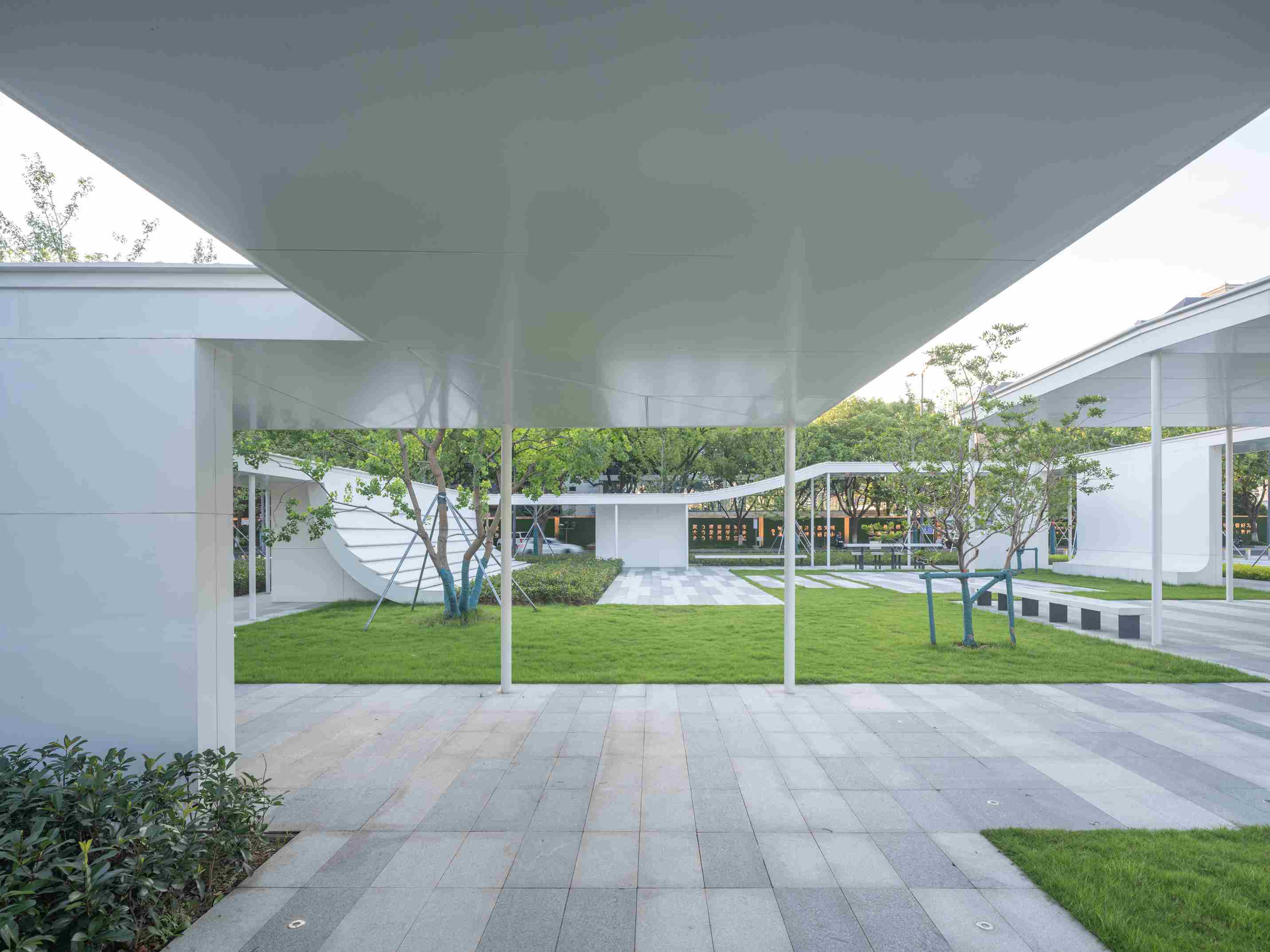 1770191877834021A6vW.jpg 13 圍合形成院落 Courtyard enclosed by corridors ?田方方 Fangfang Tian_5.jpg