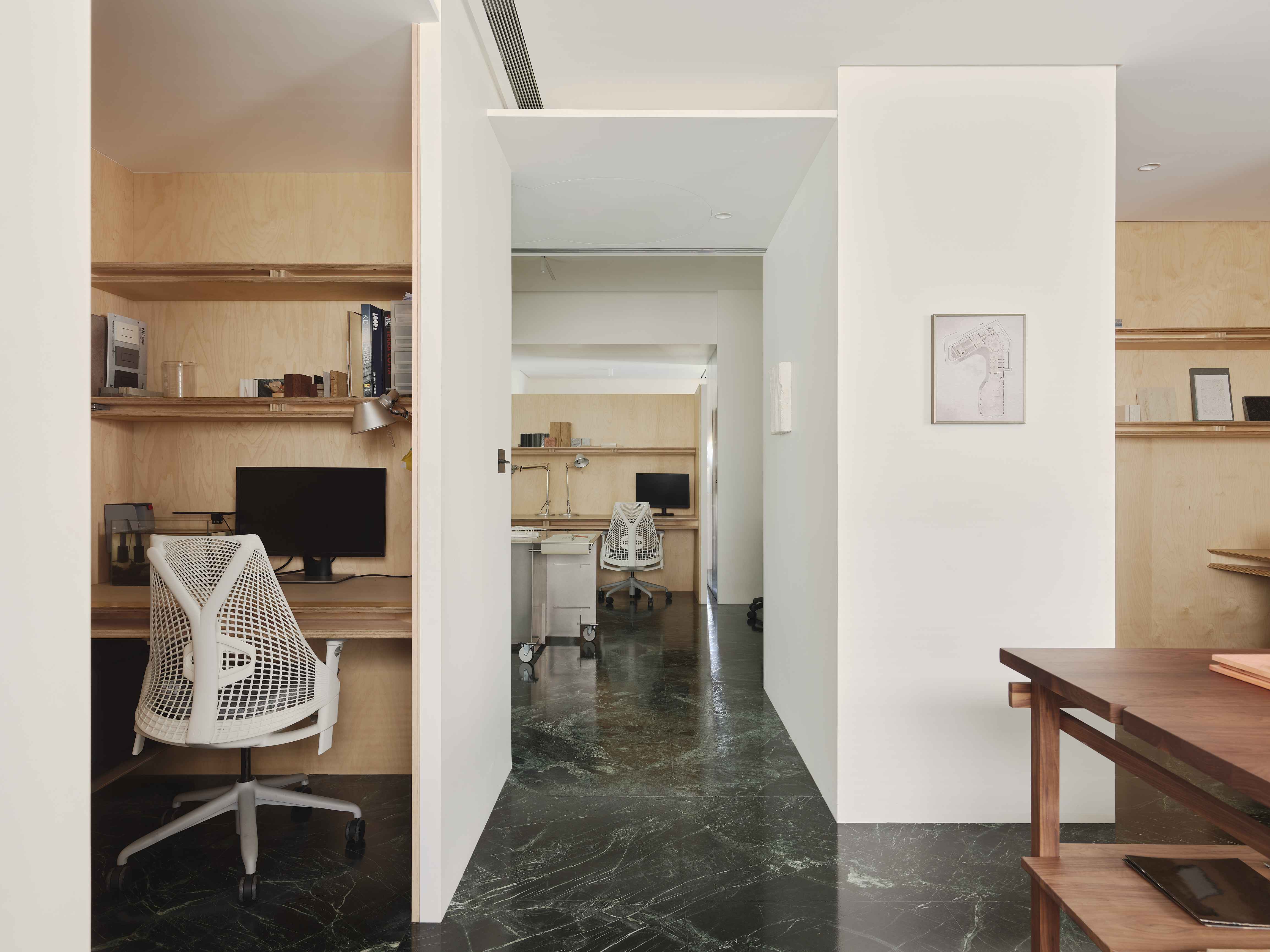 1. working area99_9_11zon.jpg