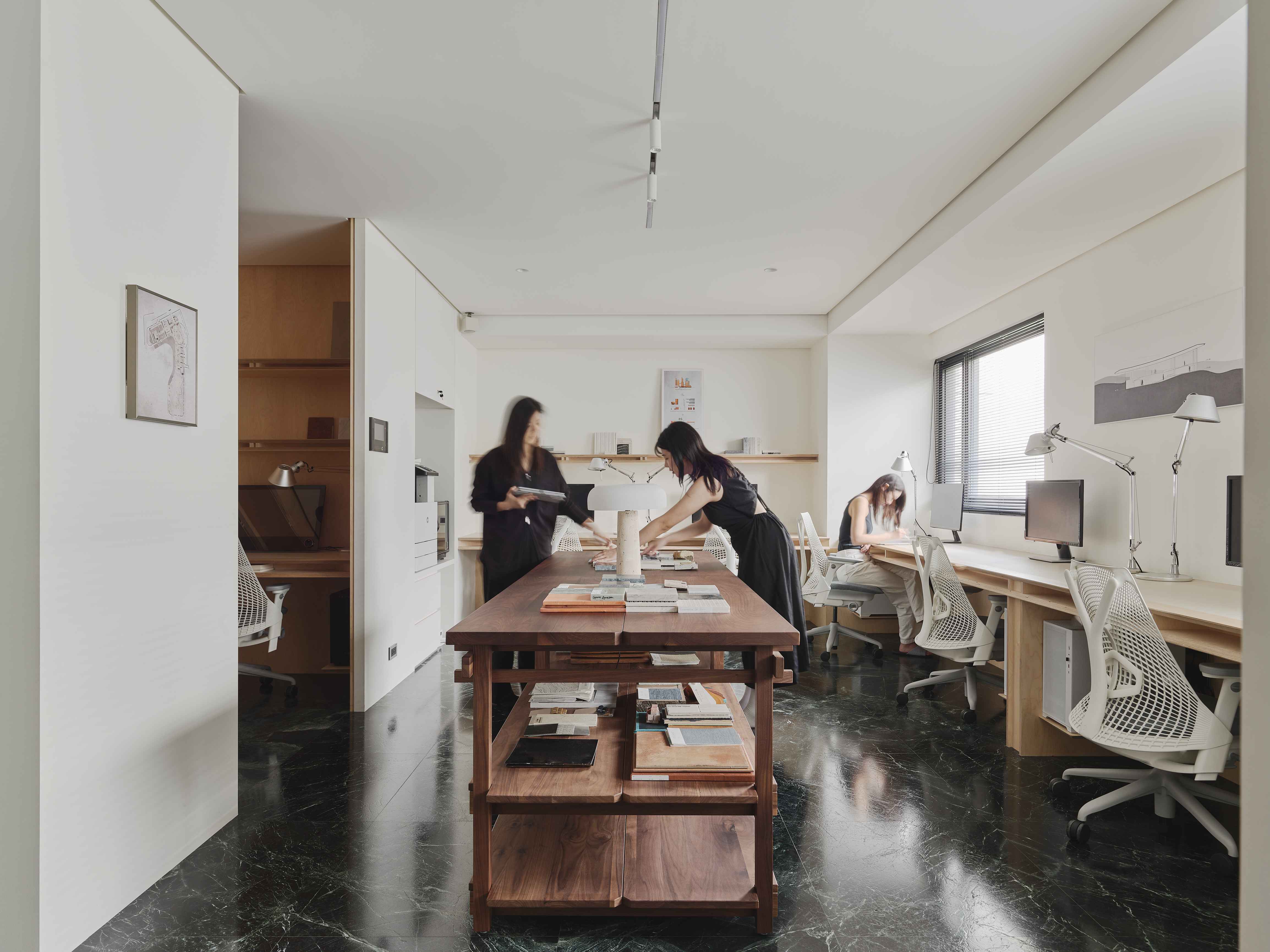 2. working area 99_10_11zon.jpg