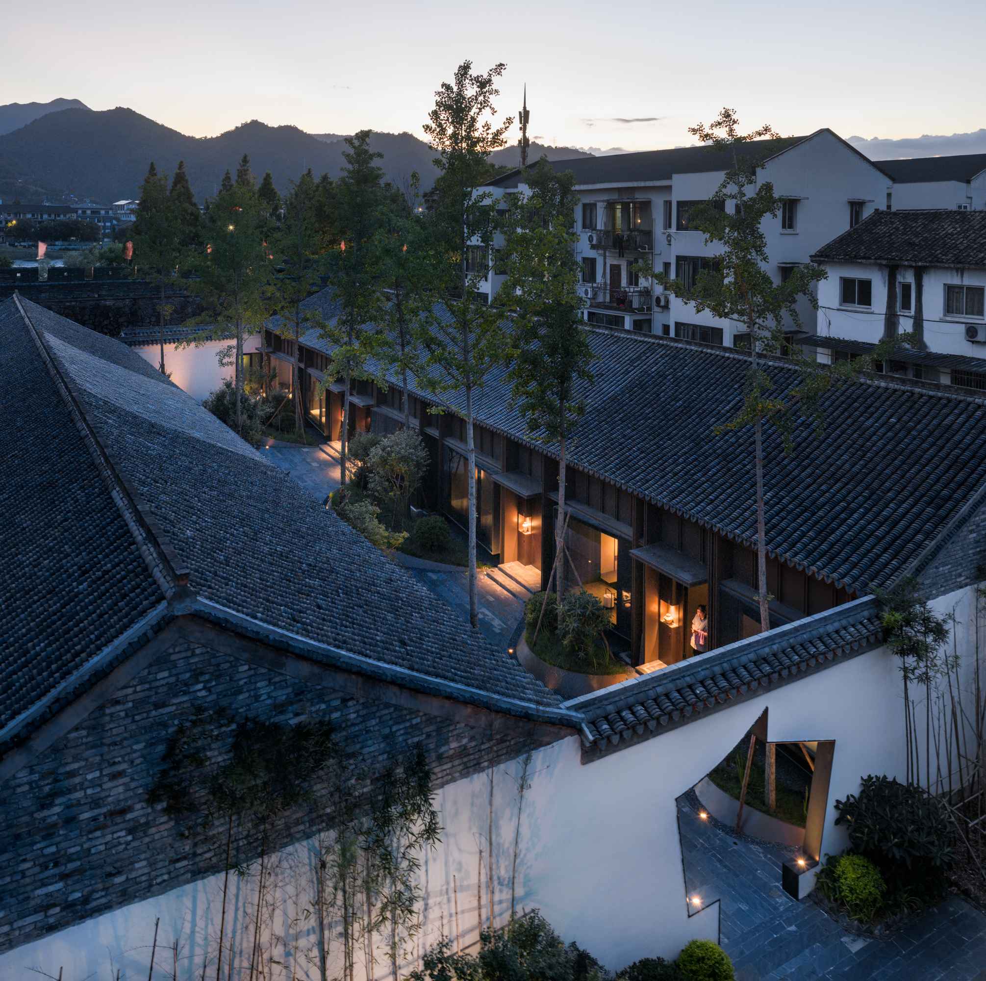24_ 古城墻下的內(nèi)庭院 Inner Courtyard beneath the Ancient City Wall ?山間影像 Shan-Jian images_2.jpg